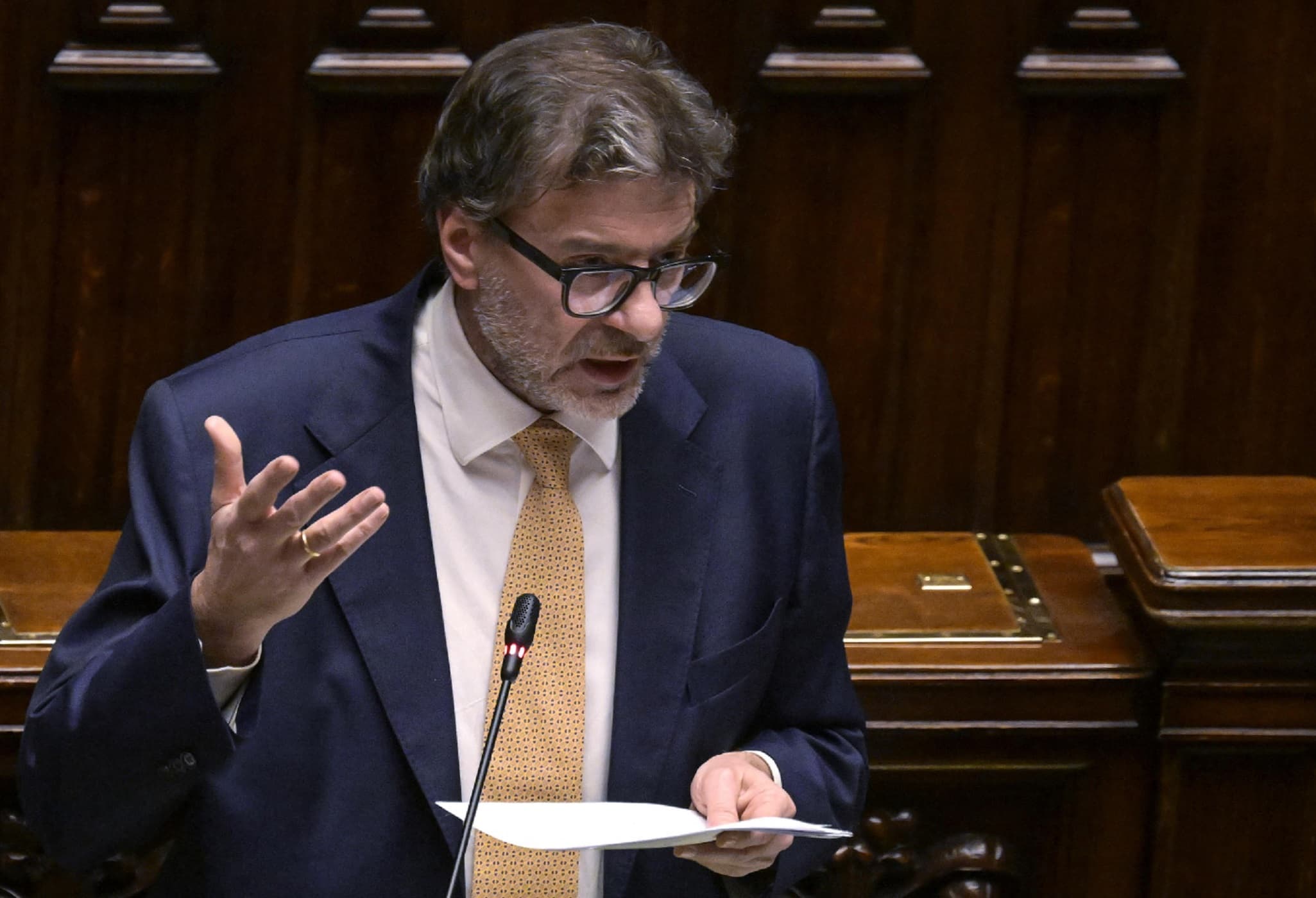 Giorgetti svela la manovra 2027: più soldi in busta paga, stipendi ai giovani, flat tax a 100 mila euro e pensioni a 64 anni