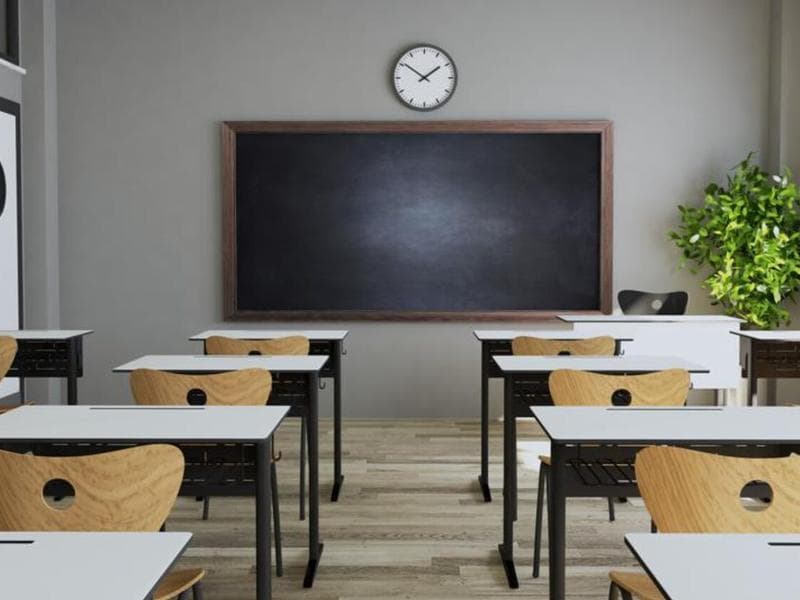 Marsala, alunna di terza media entra a scuola con un coltello e minaccia una compagna