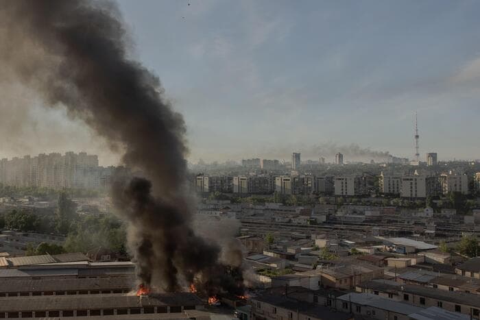 Raid di Mosca su Kiev: due morti e sette ferite. Droni ucraini sulla città di Saratov: ci sono vittime