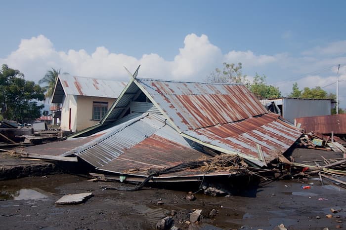 Sisma in Indonesia. La Farnesina: "500 italiani nell'isola di Flores, ma per ora non risultano vittime"
