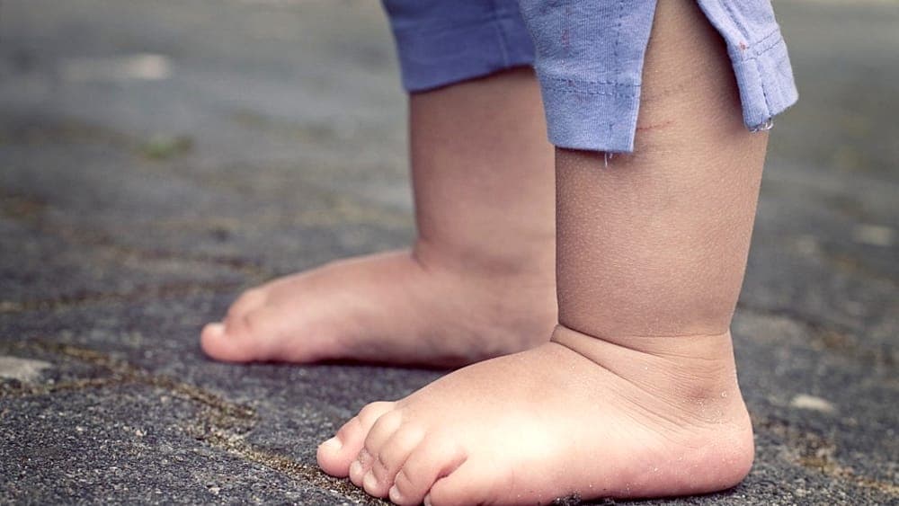 Malore fatale per un bimbo di 22 mesi: doppio dramma nel Bresciano