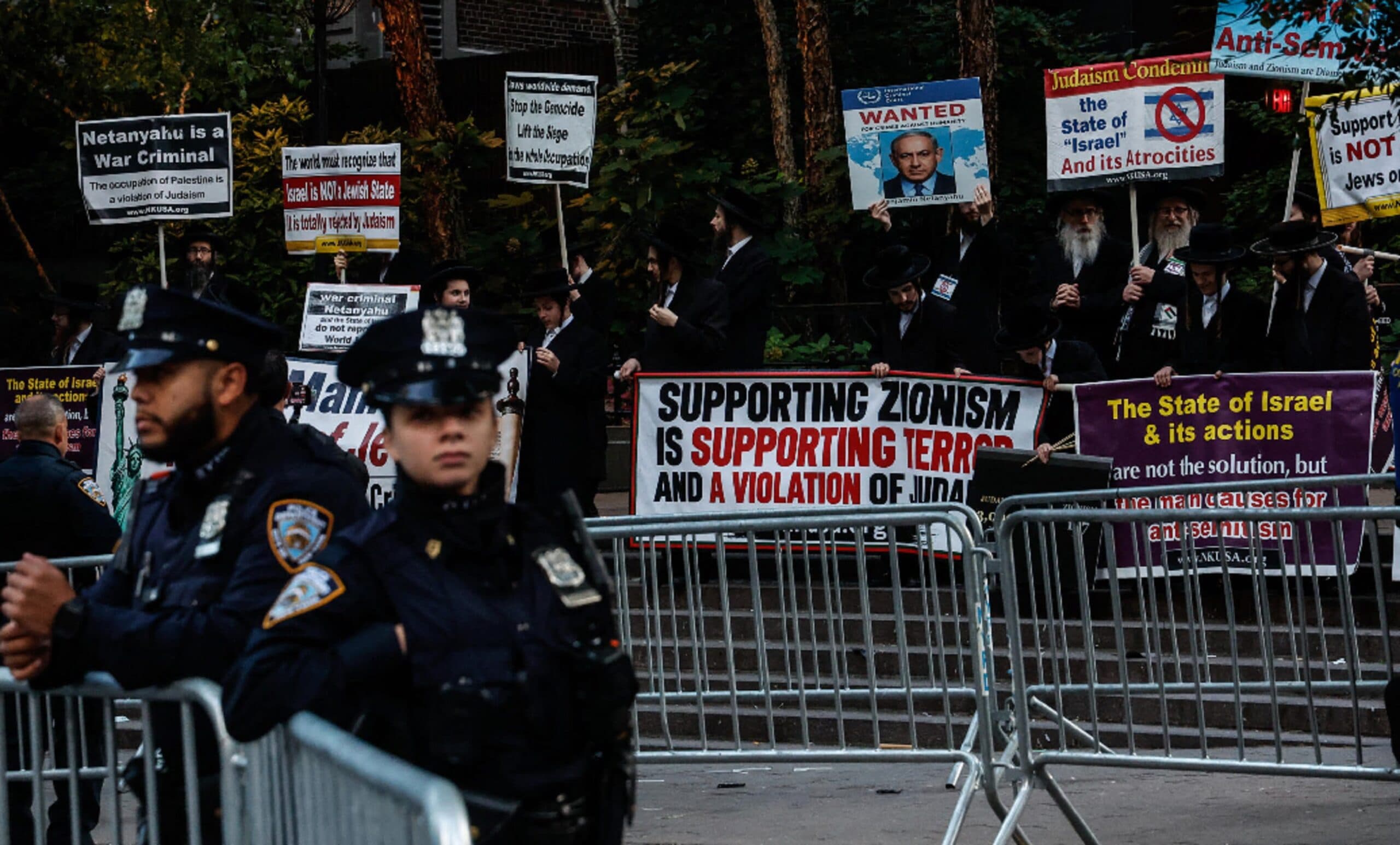 Netanyahu all’Onu, decine di delegati lasciano l’aula per protesta