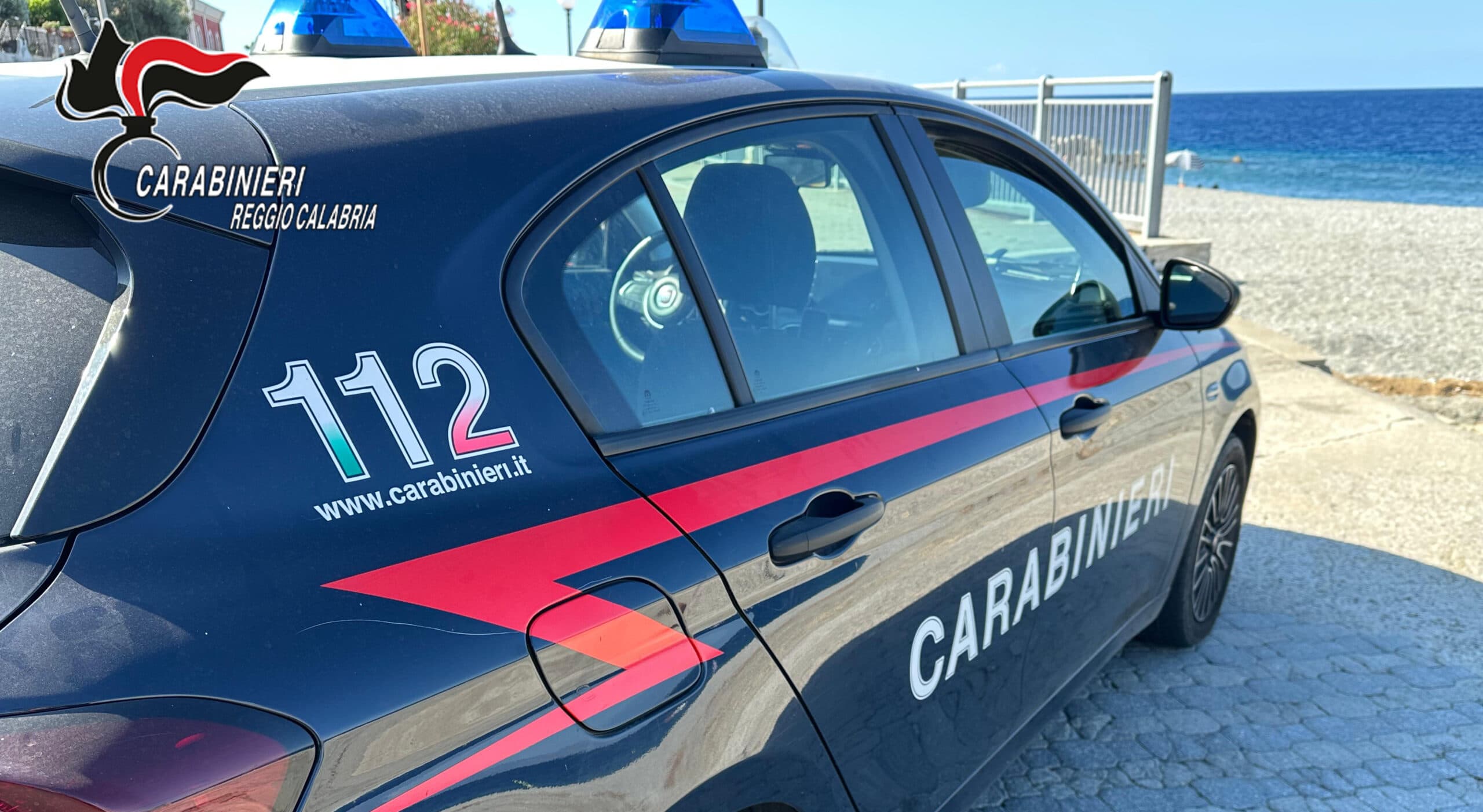 "Sto venendo sotto casa tua, vi taglio la testa": minaccia l'ex, aggredisce madre e padre: arrestato un uomo nel Napoletano