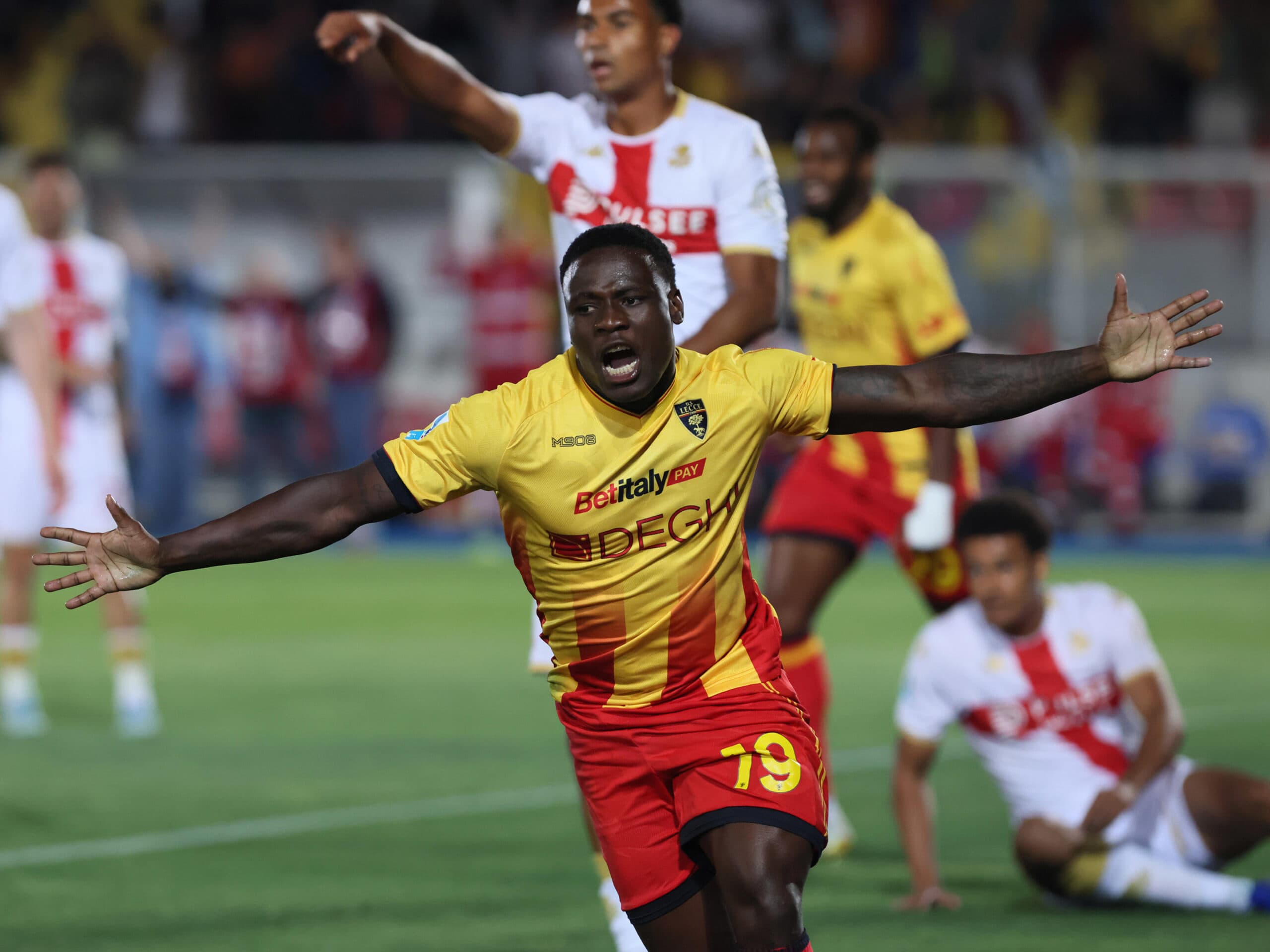 Lecce, scoppia il caso Banda: l'esterno dello Zambia non è rientrato per il ritiro pre-campionato