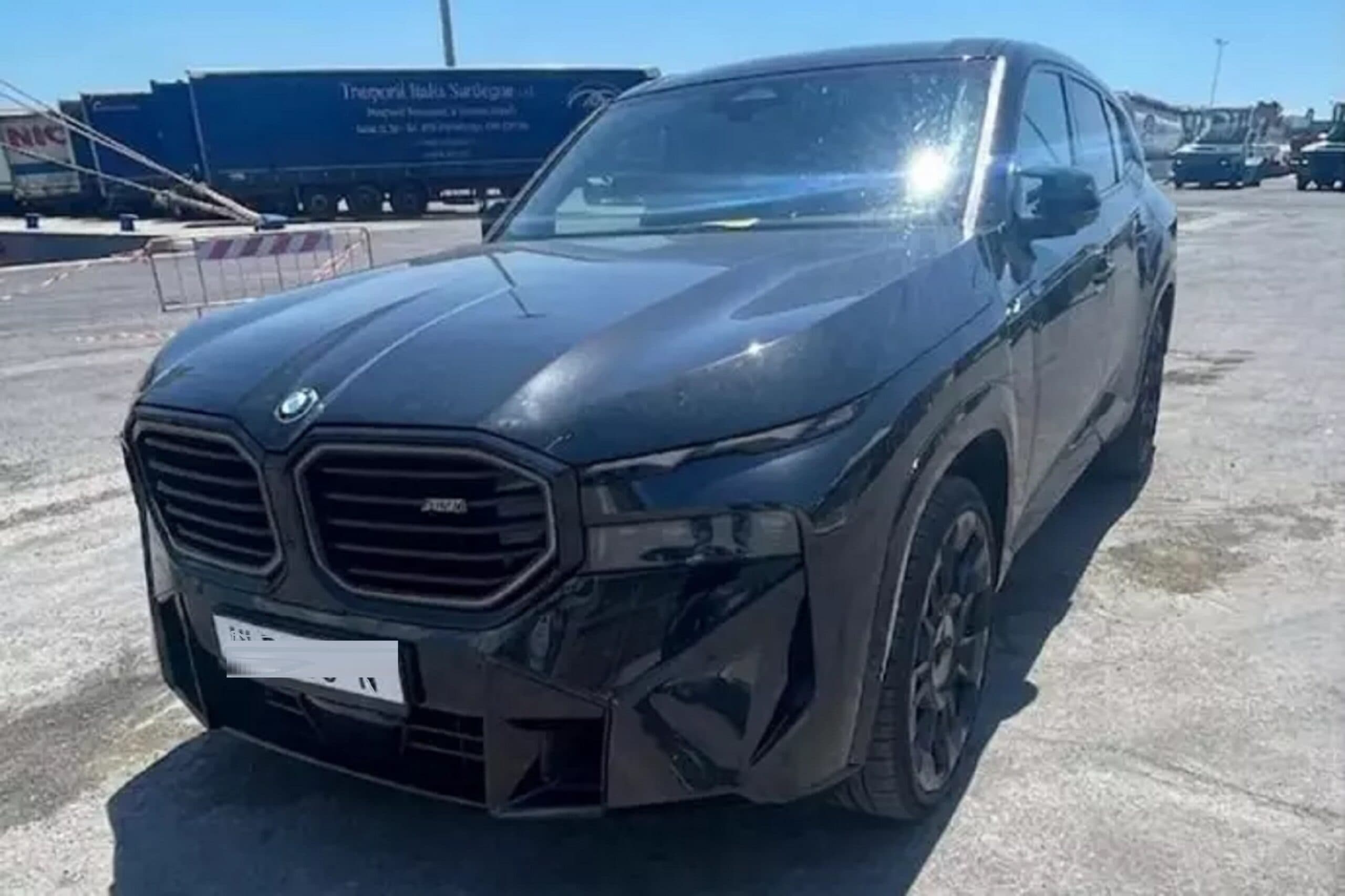 Palermo, sequestrate al porto auto di lusso con i telai contraffatti