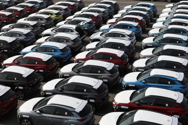 Retromarcia dell'Unione Europea sullo stop a diesel e benzina dal 2035: super crediti per le piccole auto elettriche