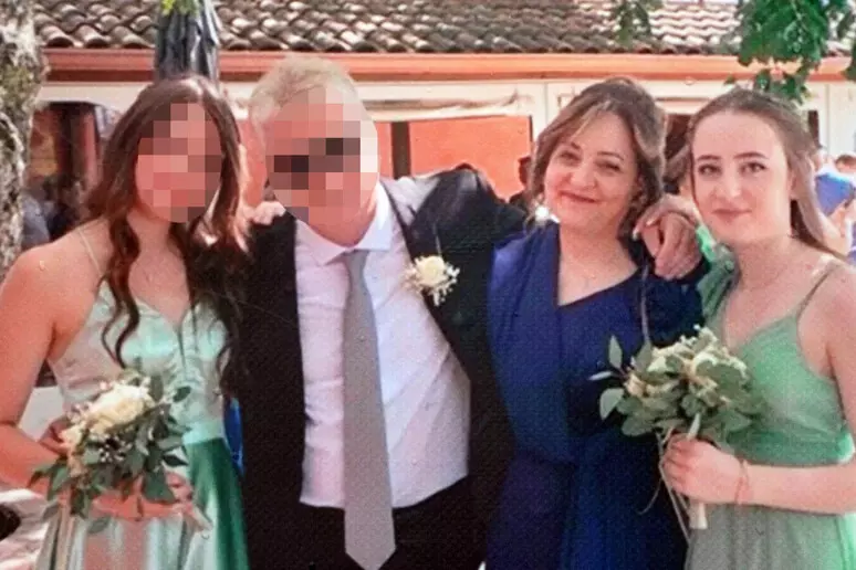 Giallo della ricina, spunta il verbale sulle cozze portate a casa prima della morte di madre e figlia. Perquisizioni nelle scuole