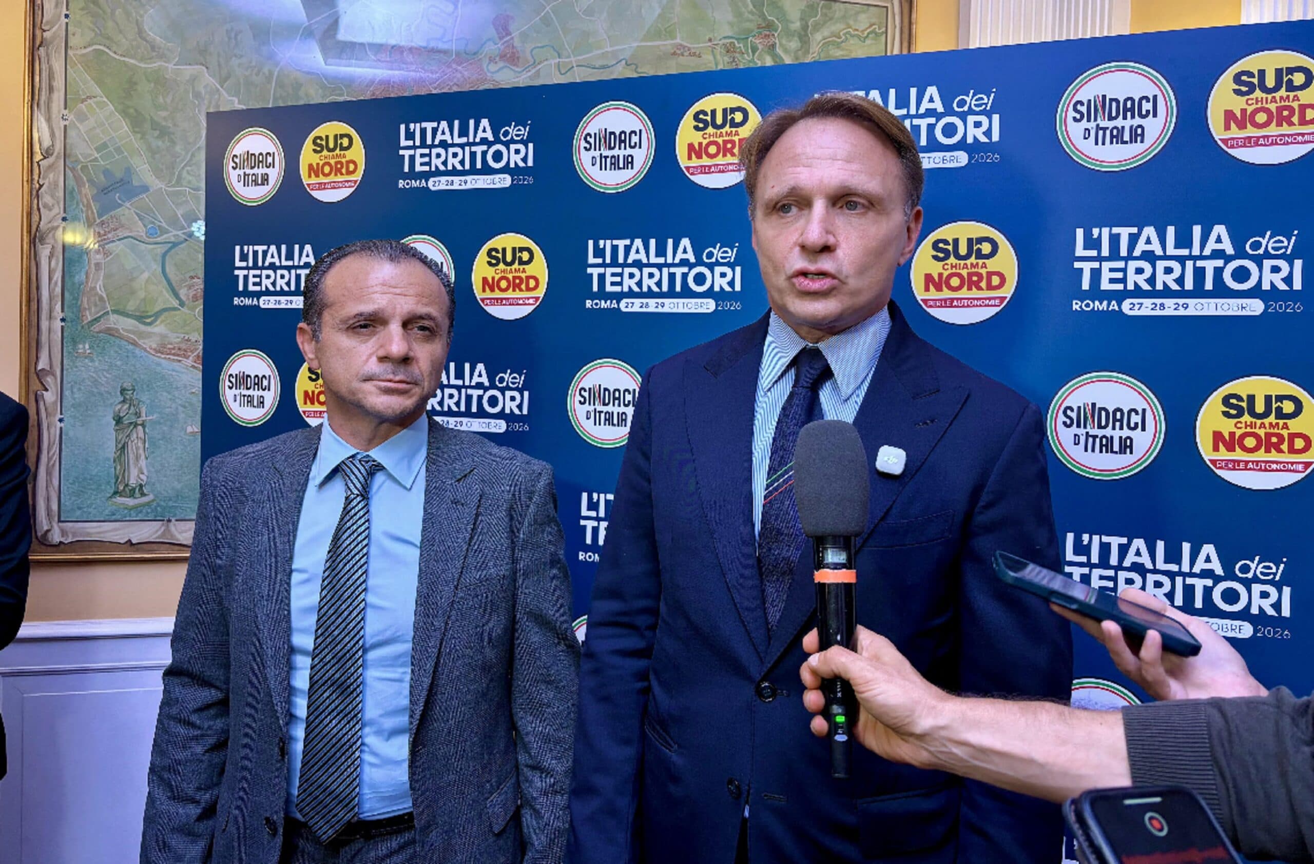 De Luca e Sindaci d’Italia, il “matrimonio” è fatto e lo celebra la premier: a Roma prosegue la convention