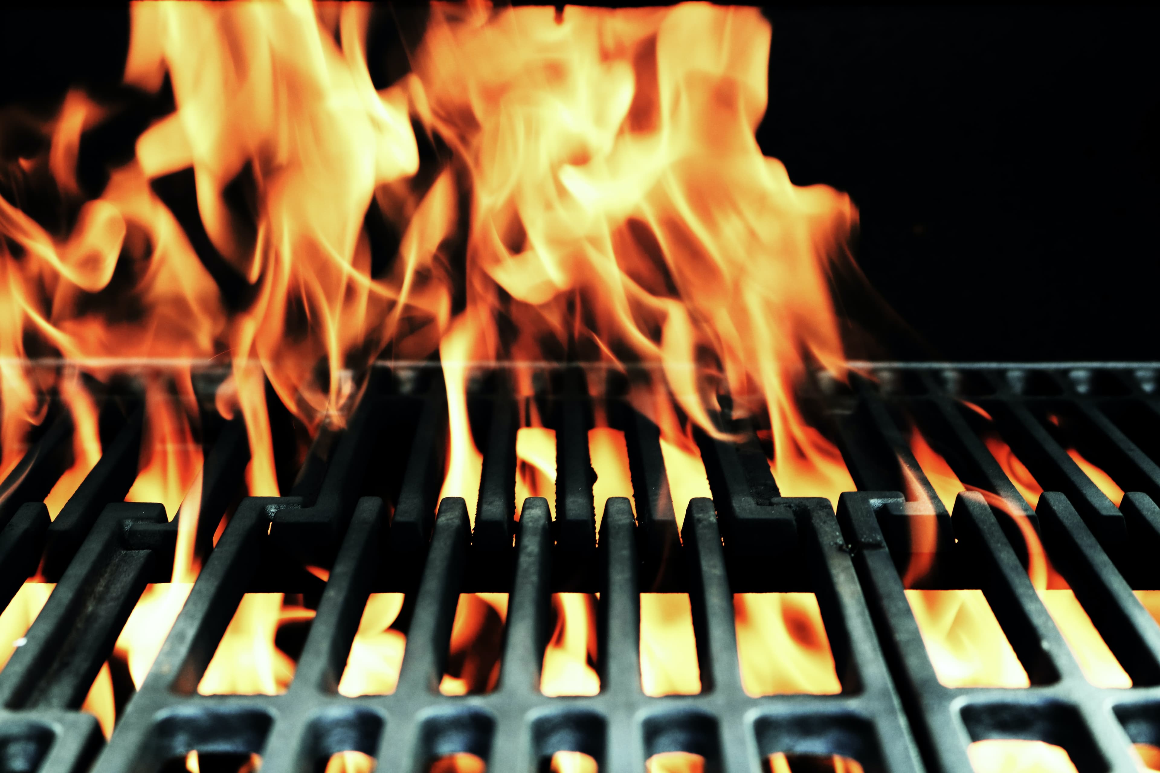 Travolto dalle fiamme mentre accende il barbecue, gravissimo 49enne nel Pescarese
