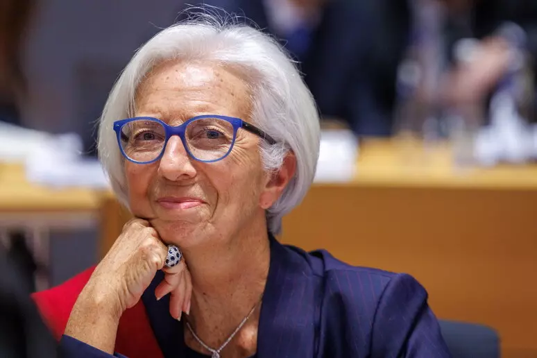 La Bce lascia tassi invariati al 2% e alza la stima di crescita per l'area euro a 1,4% nel 2025