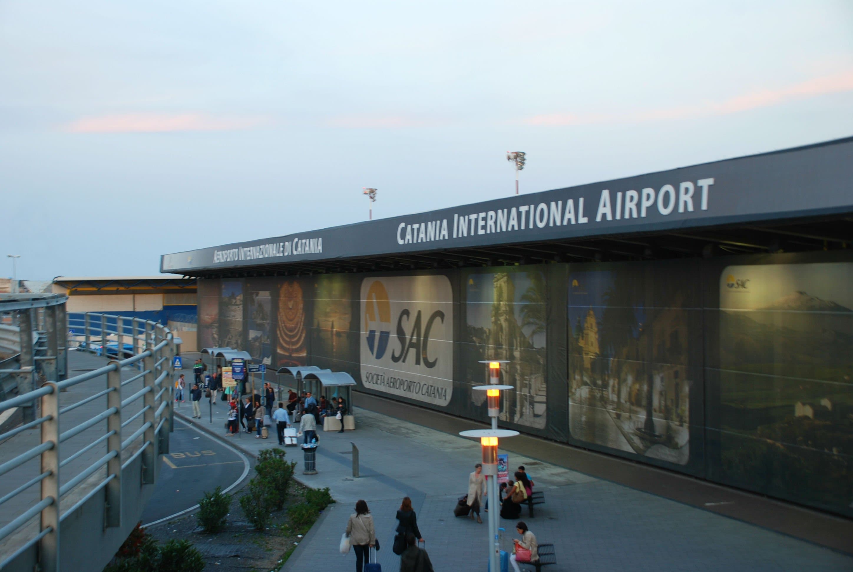 Privatizzazione dell'aeroporto di Catania, esposto in Procura sulla Sac: «Verificare la regolarità della procedura»
