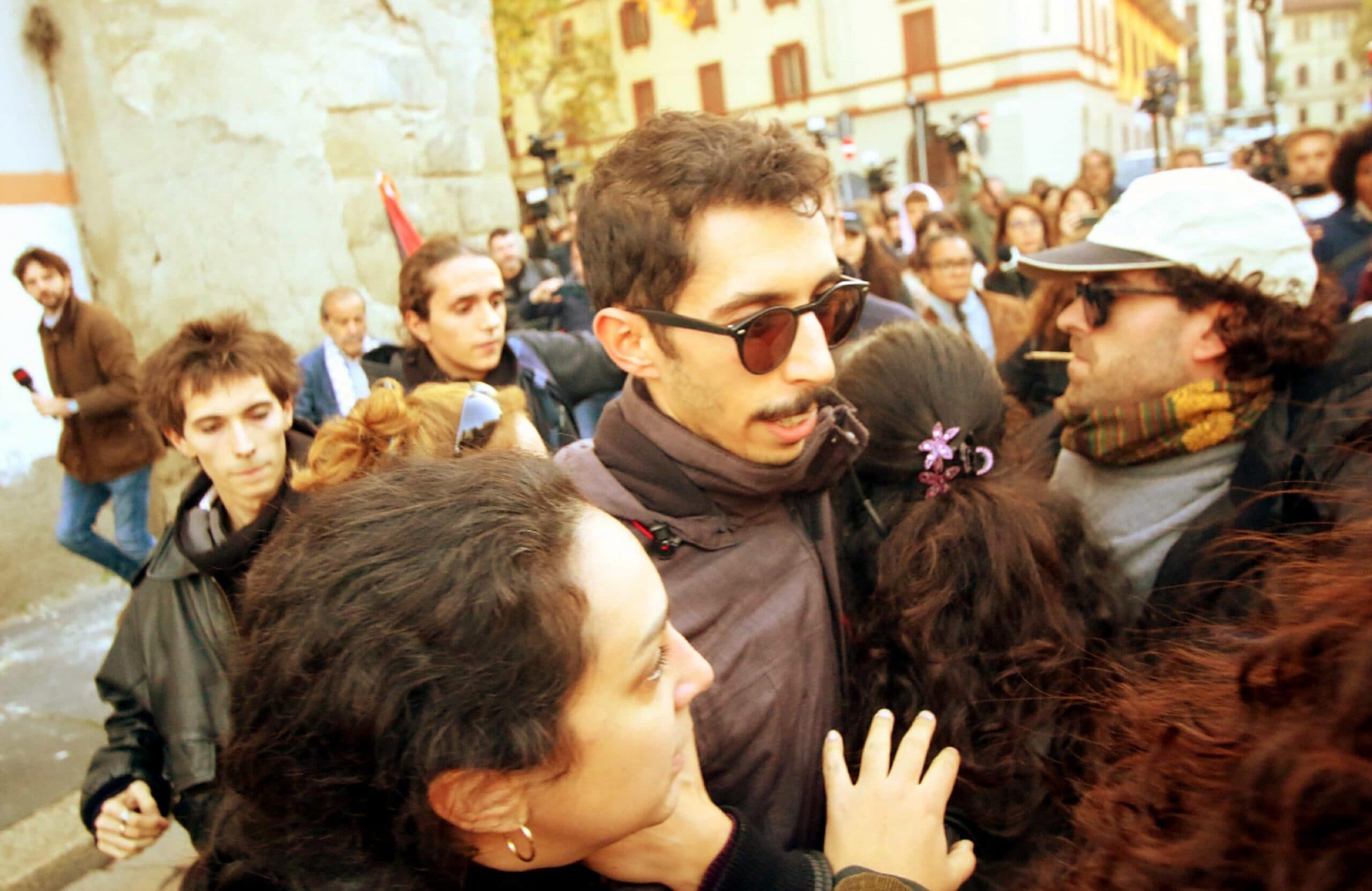 "Siher non ha incitato alla violenza ma alla disobbedienza civile", ecco cosa scriveva sui social e perché è stato scarcerato