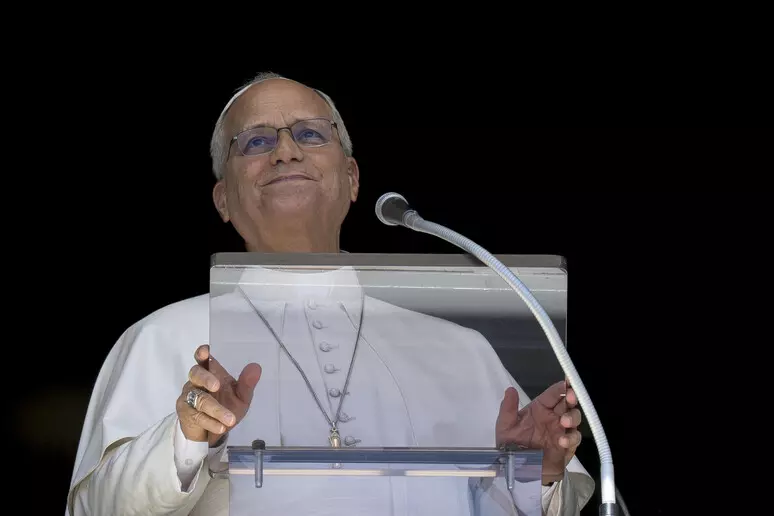 Il regalo di compleanno lo fa Papa Leone ai cardinali: cancella i tagli di Francesco e rialza gli stipendi ai porporati