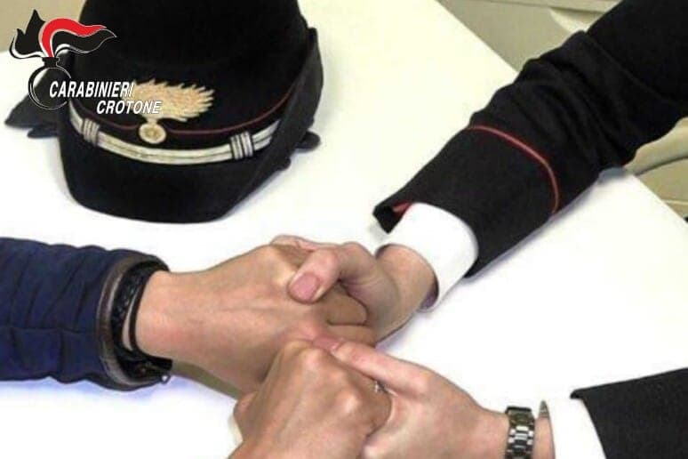 Due giorni di sequestro e botte col bastone chiodato, la fuga disperata di mamma e bimbo: "Grazie carabinieri"