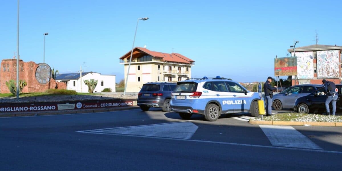 Aggredisce l'anziana madre anche davanti ai poliziotti, arrestato 51enne a Corigliano