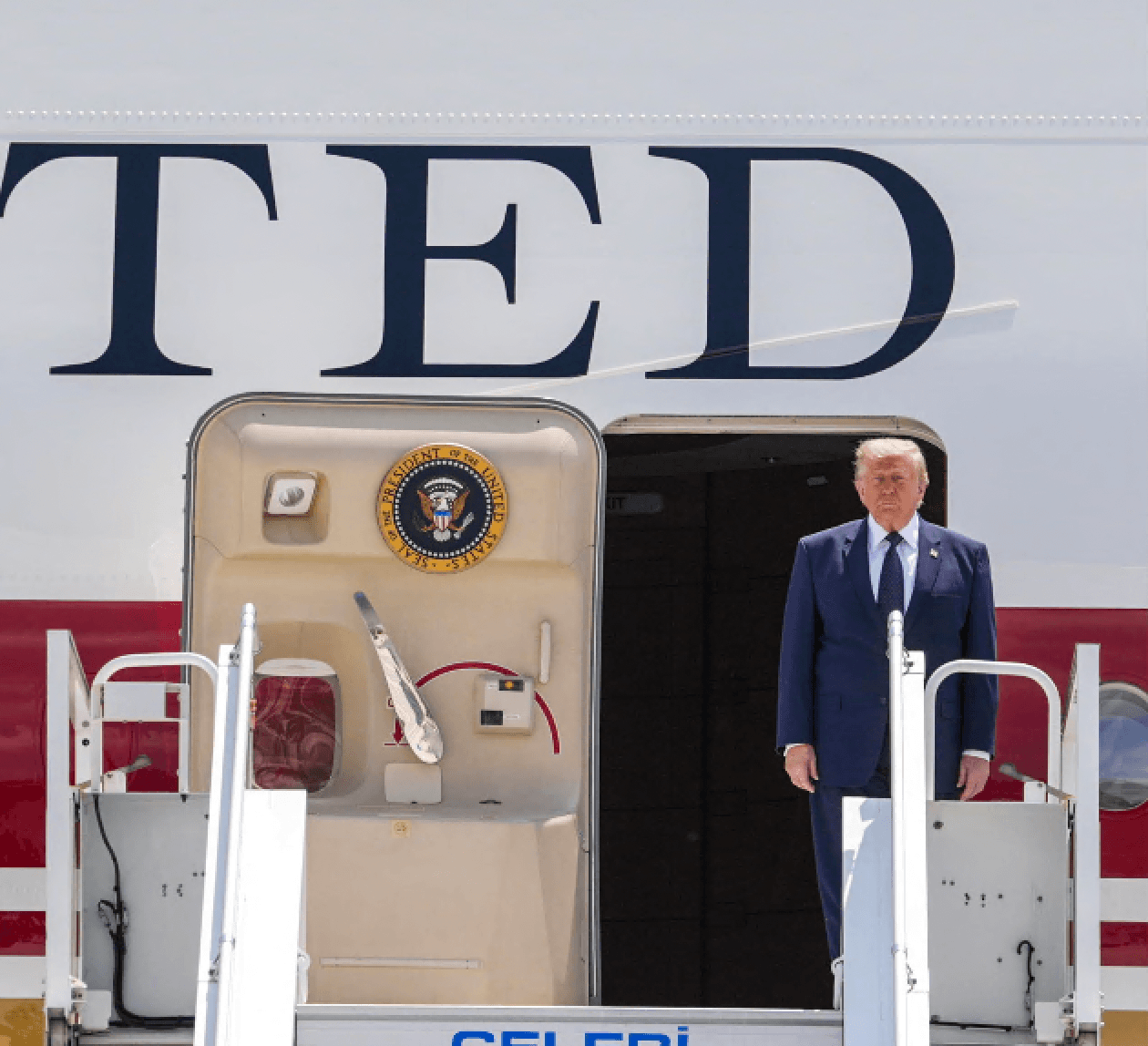Trump al vertice Nato con il broncio: “Tradito dagli alleati, sono qui in Turchia solo per il mio amico Erdogan”