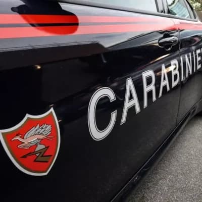 Isola Capo Rizzuto, follia in famiglia: lite tra parenti finisce nel sangue, 58enne in fin di vita