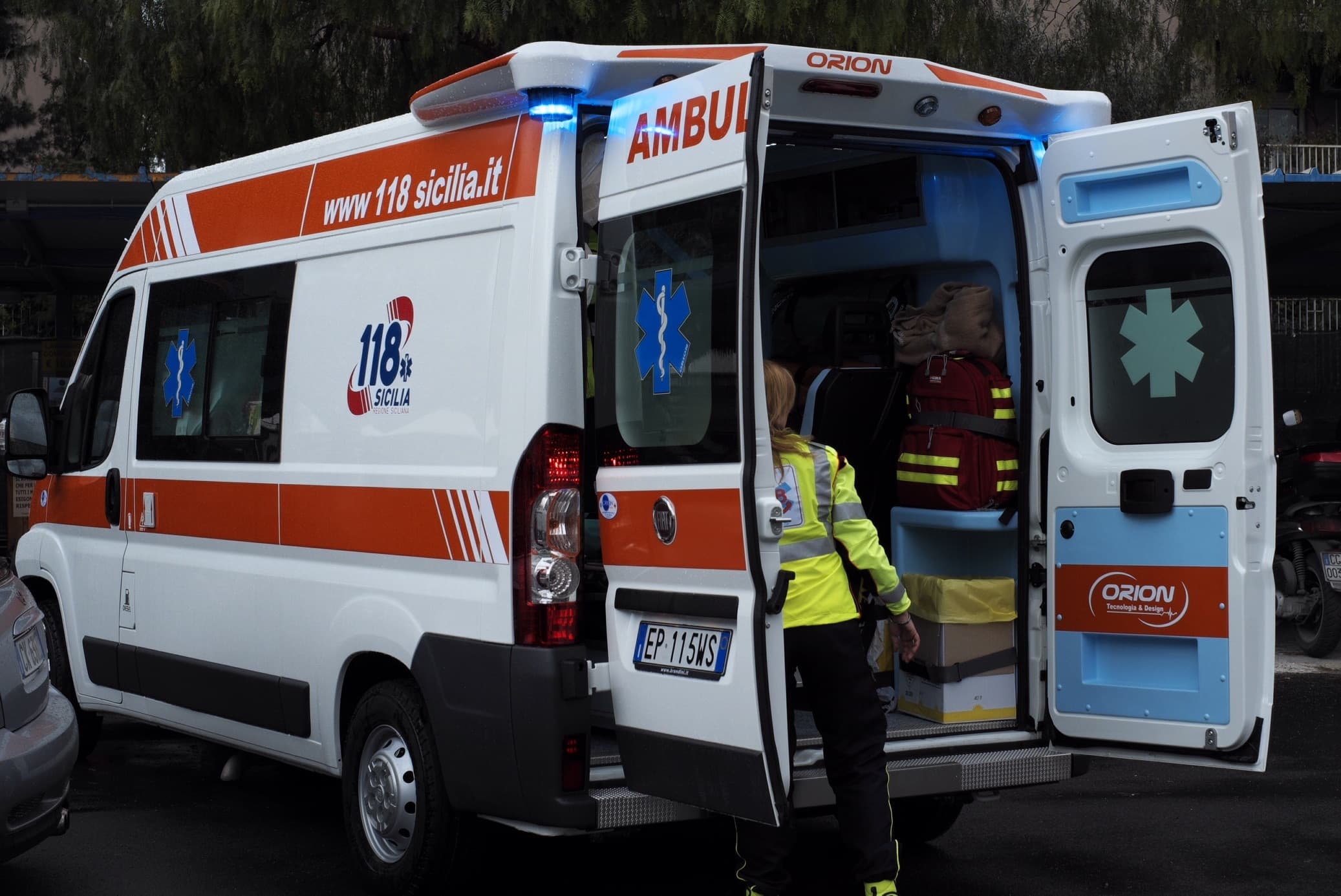 Palermo, rider di Glovo muore a 37 anni in un incidente: lascia moglie e due figlie