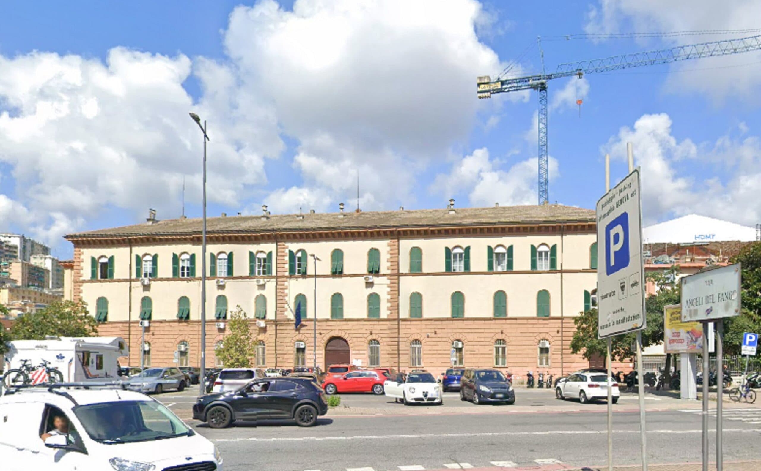 Minaccia l'ex sotto casa, 41enne crotonese arrestato a Genova