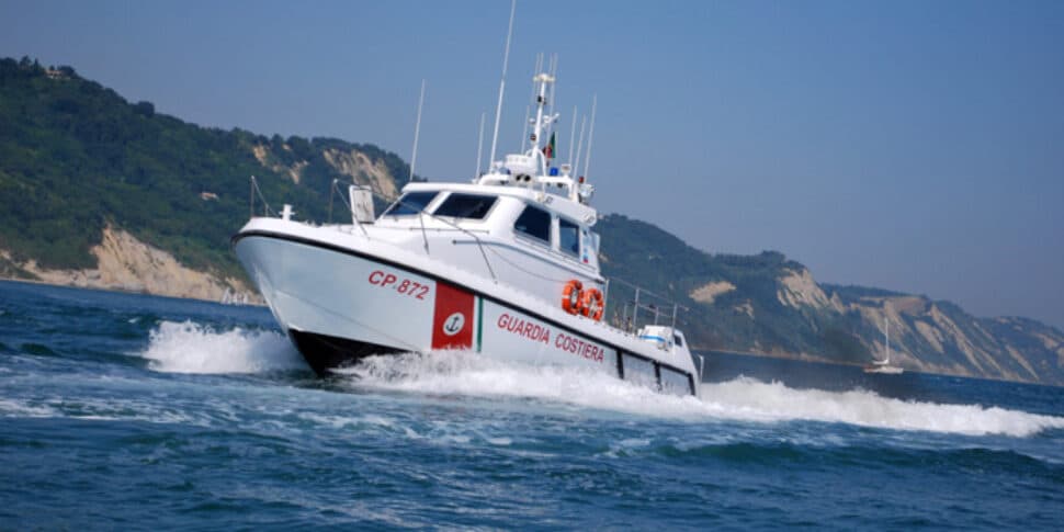 Reti illegali nel Tirreno cosentino, sequestrati 19 chilometri di spadare: salvate mante, tartaruga e tonni