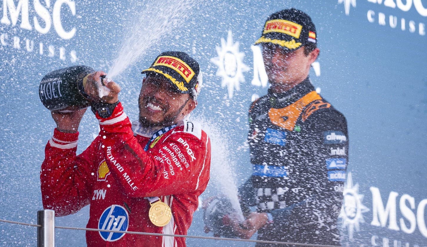 Hamilton trionfa a Barcellona, primo successo con la Ferrari. Fuori Antonelli e Leclerc