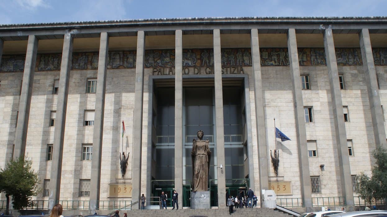 "Mani sui seni" della studentessa, la Procura di Catania "ribalta" il primo grado: «Chiesti sei anni per il professor Torrisi»
