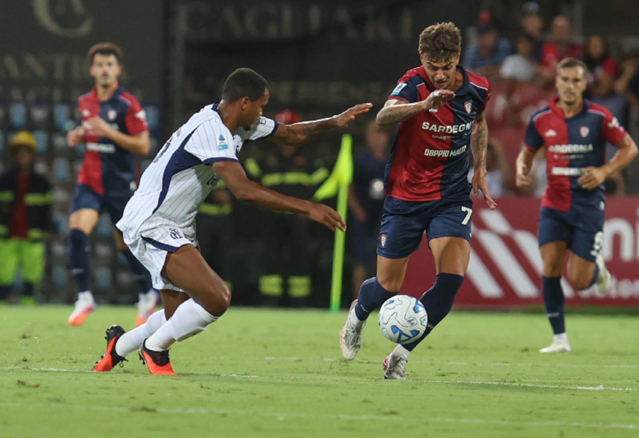 Cagliari-Inter 0-1: gol di Calhanoglu, Chivu aggancia la vetta