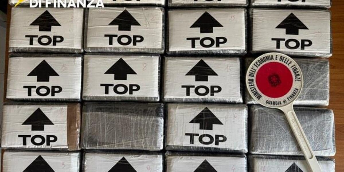 Maxisequestro a Tarsia: viaggiava con 22,5 chili di cocaina nascosti in auto, arrestato un uomo