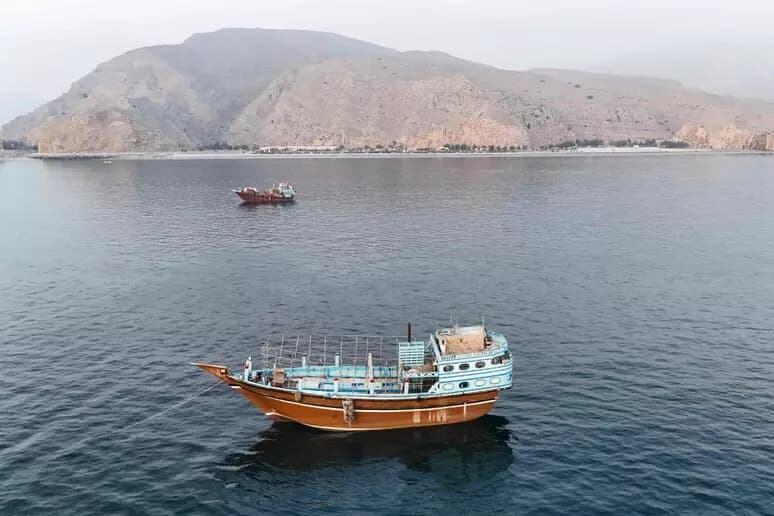 Tensione Usa-Iran su Hormuz, stop agli attacchi reciproci. Domani l'incontro a Doha