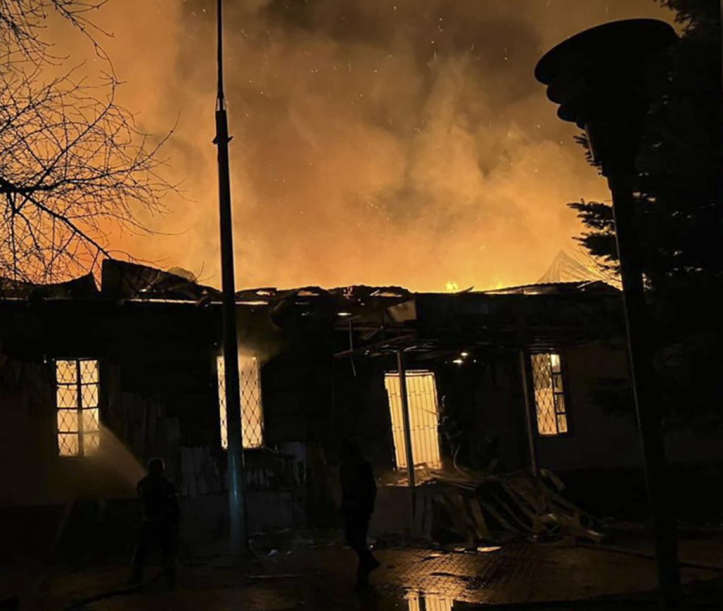 Guerra in Ucraina, almeno 27 morti in un raid russo su un magazzino vicino a Kiev