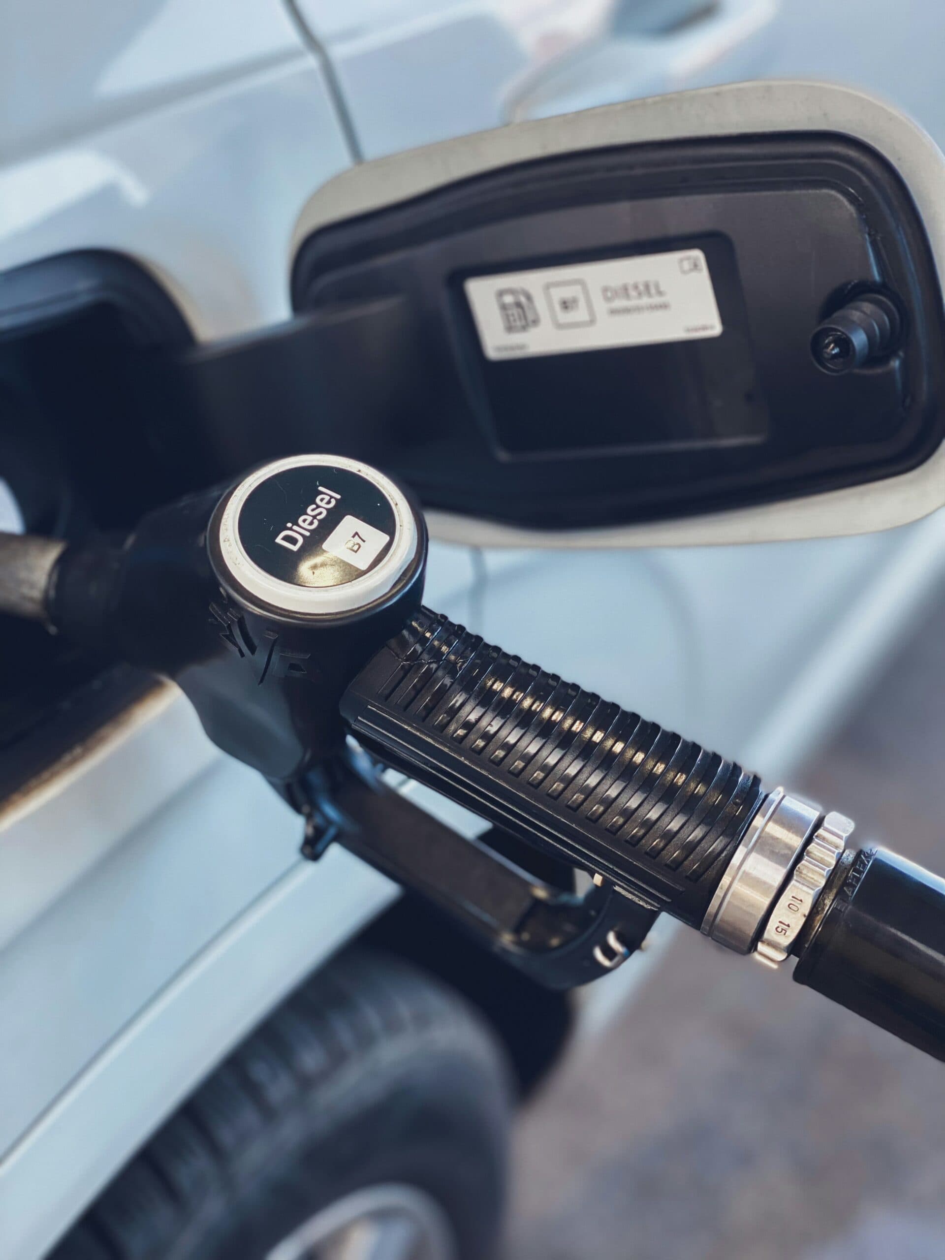 Italia prima in Europa per le tasse sul gasolio, pesano per il 48%