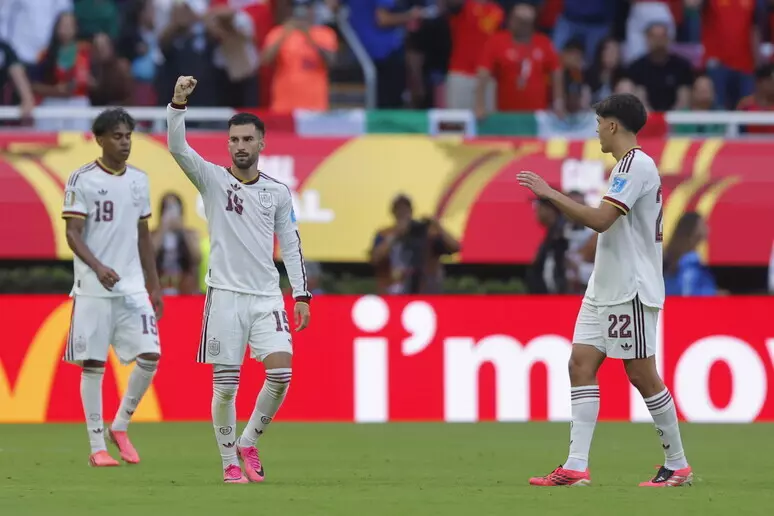 Modiali: la Spagna batte l'Uruguay 1-0. Sudamericani eliminati, gli iberici passano ai sedicesimi