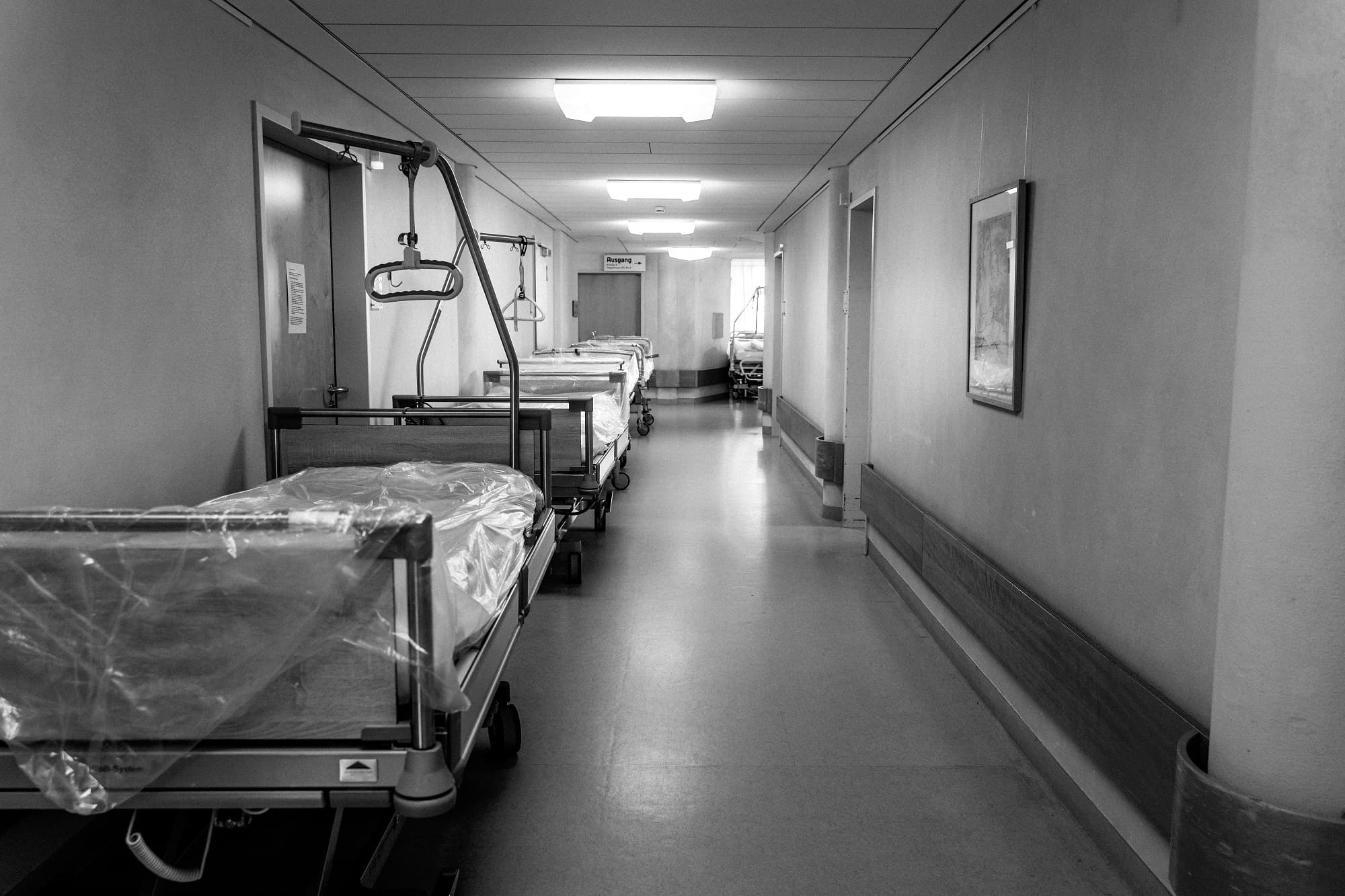 Muore dopo il terzo intervento al De Bellis di Castellana Grotte: dodici sanitari indagati