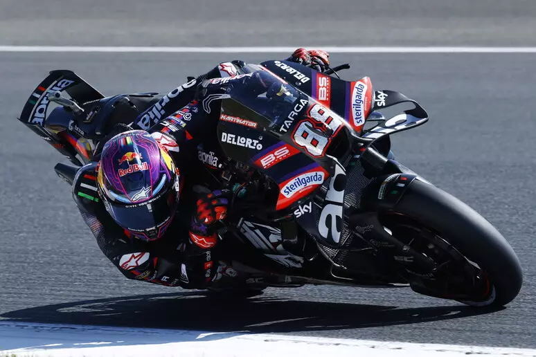 MotoGP, dominio Aprilia a Silverstone. Pole di Martin, più indietro gli italiani