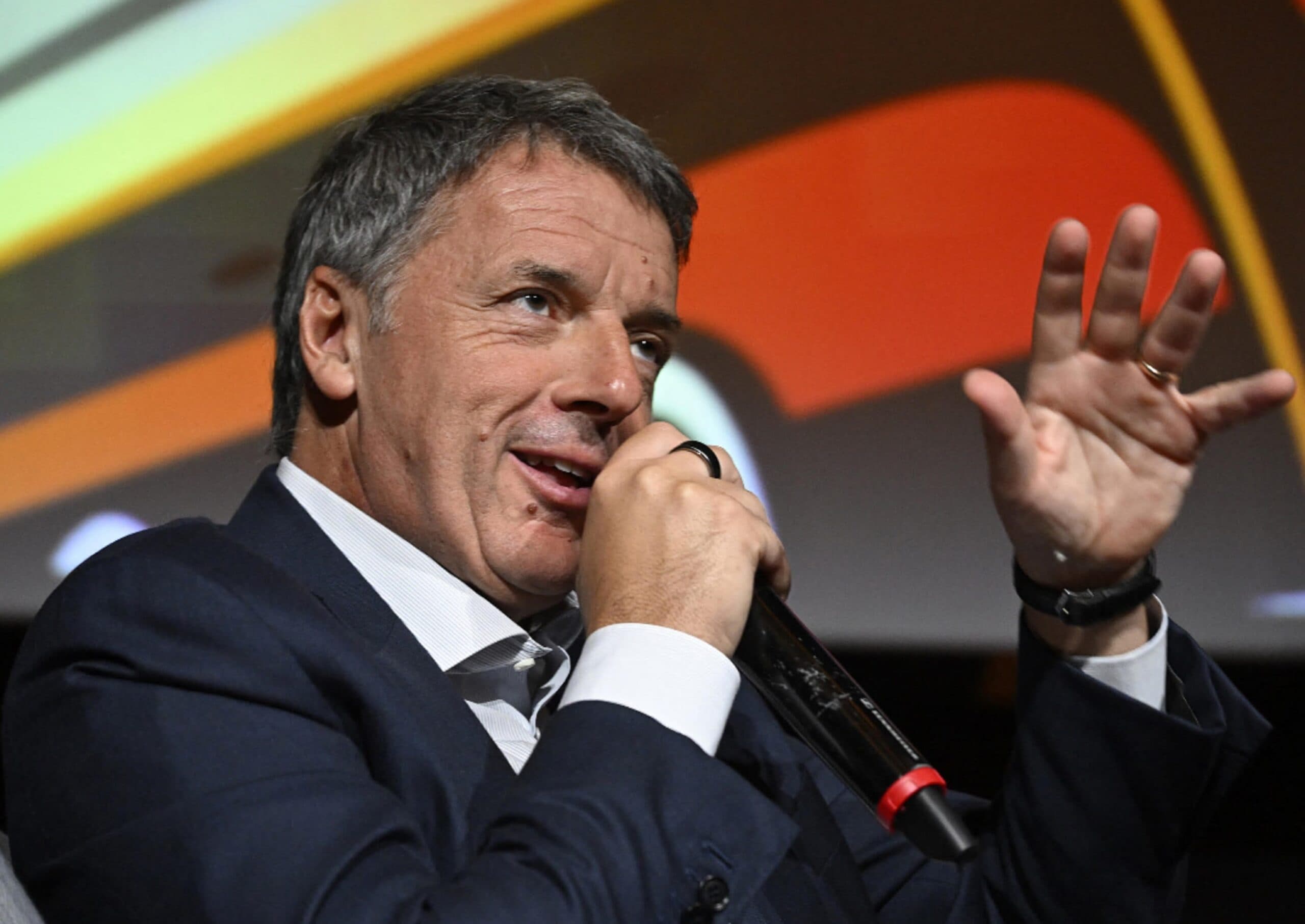 Renzi presenta il libro a Milano: "Se Conte vincesse le primarie lo sosterrei al governo"