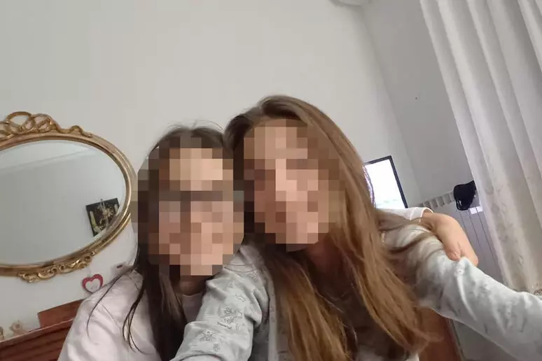 Il caso delle sorelle scomparse. La prima affermazione delle ragazze dopo il ritrovamento: «Vogliamo stare con la mamma»