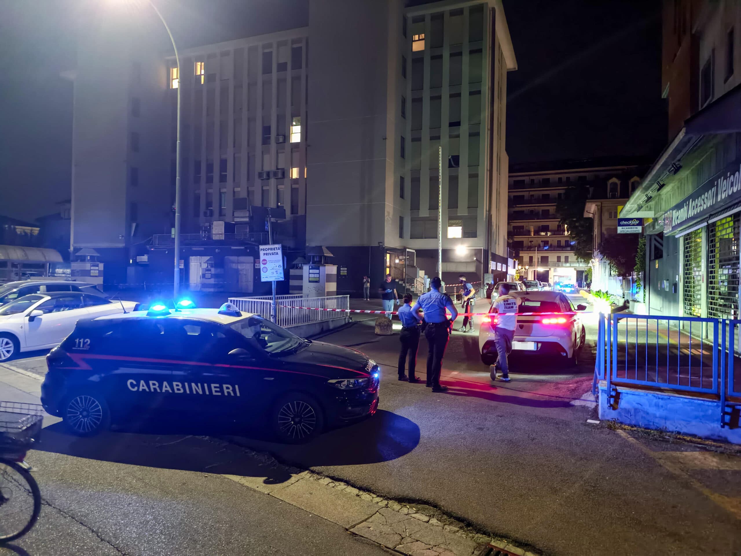 Diciannovenne accoltellato a Crema muore in ospedale: tre fermati