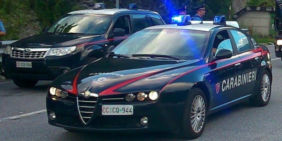 Colpita con due coltellate alla pancia, 29enne in prognosi riservata, fermato l'ex
