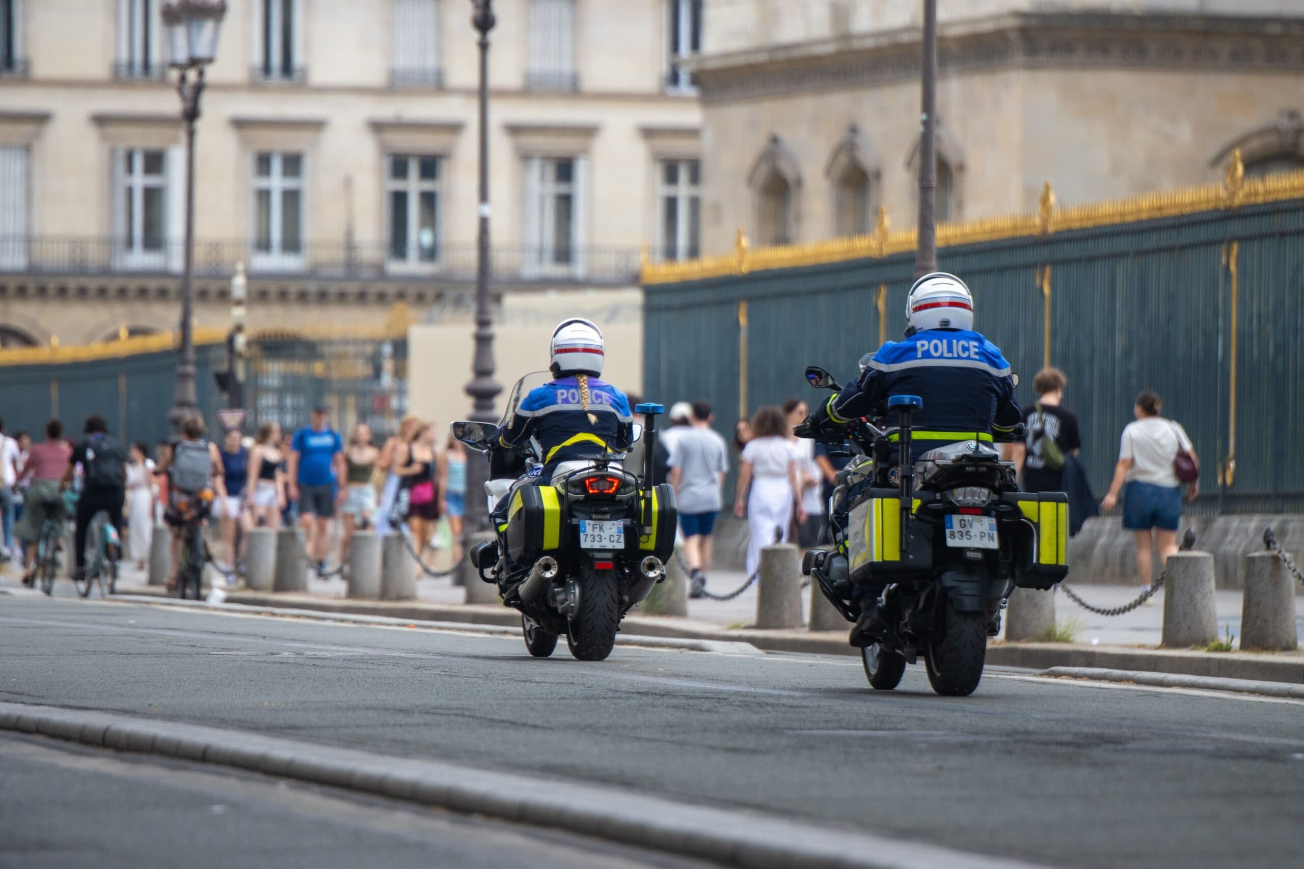 Parigi, tre donne ferite in un attacco con coltello: una è incinta
