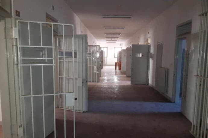 Inferno nel carcere di Enna, 100 detenuti in rivolta: rotte le telecamere di sorveglianza