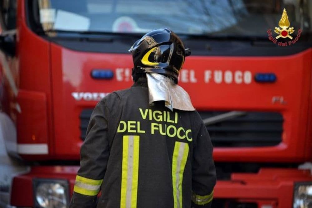 Esplosione in una palazzina di Cassino: crolla il tetto, due ustionati gravi