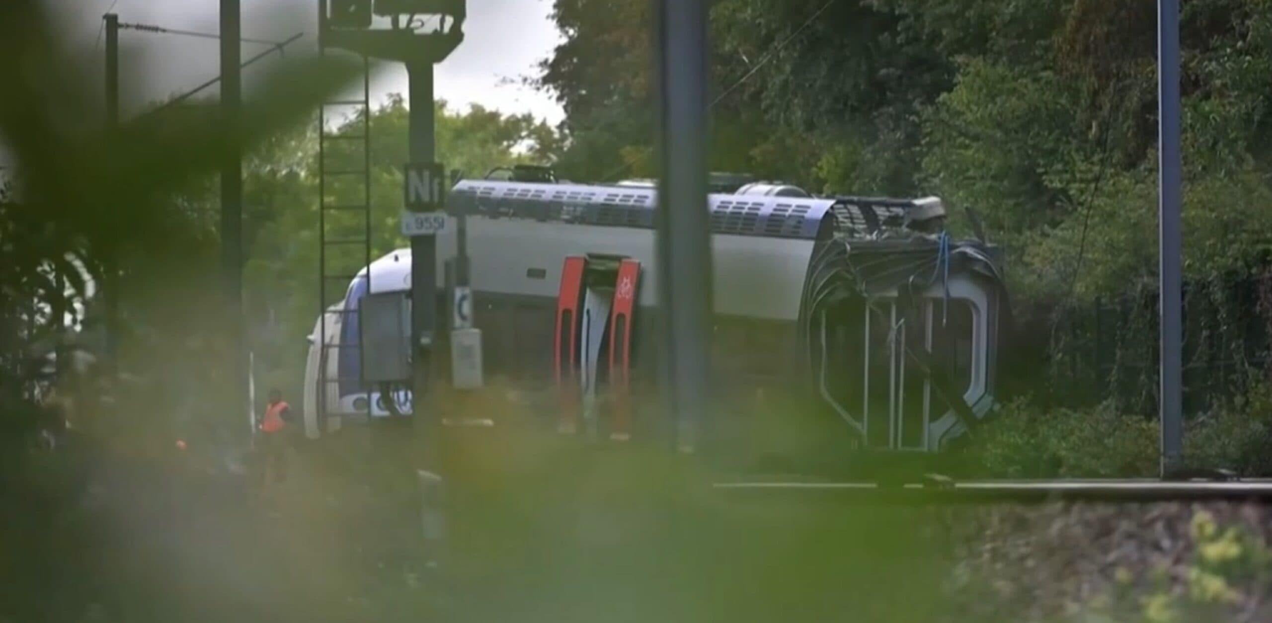 Deragliato un treno in Francia, 44 feriti: "È stato un sabotaggio"