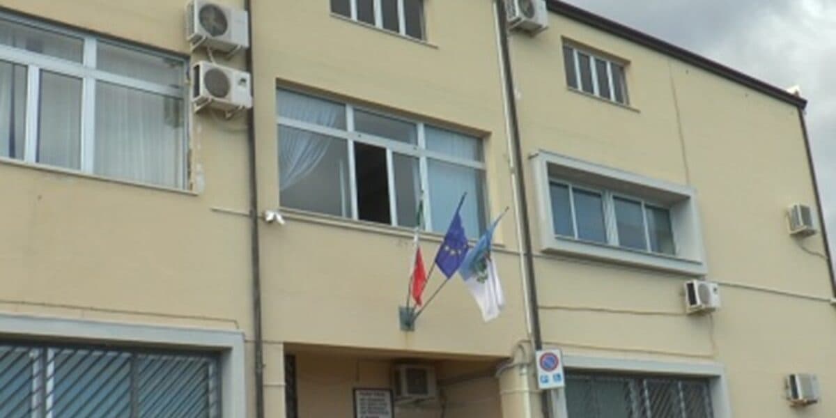Mirto Crosia, grave aggressione ai danni di due dipendenti comunali: la ferma condanna dell'Amministrazione
