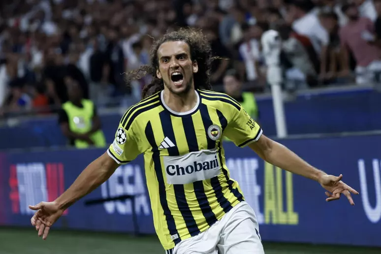 Champions League, caos a Lione. Guendouzi provoca e scoppia la rissa: dito medio, sfottò sull'OM e rissa nel tunnel