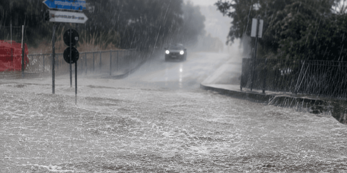 Il caldo risparmia la Calabria: temperature alte ma senza criticità. Violento acquazzone a Montepaone Lido