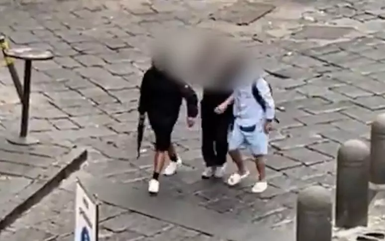Fermato il pistolero di Napoli, girava per strada a Montesanto puntando un Kalashnikov
