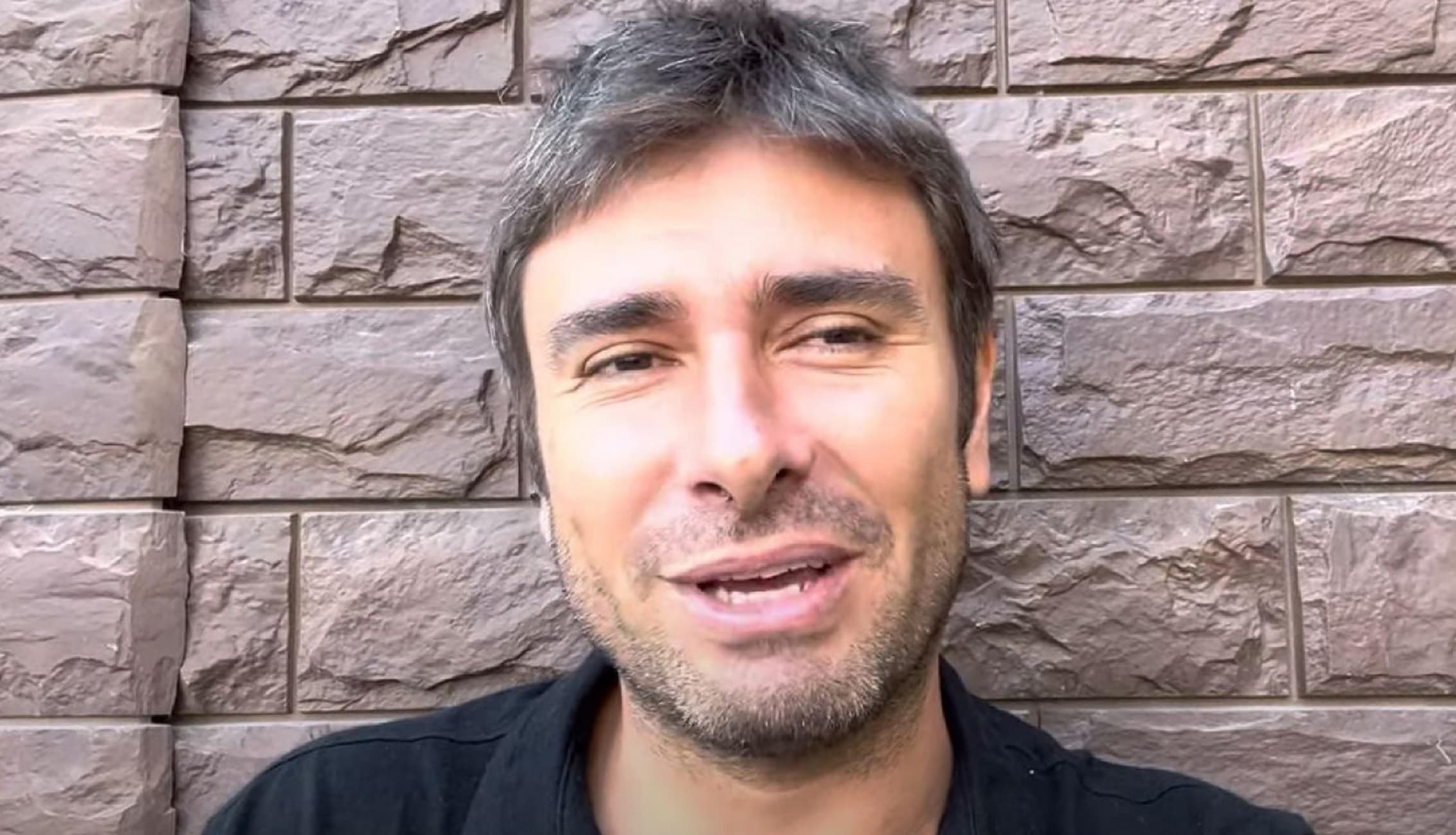 Alessandro Di Battista ricoverato a Cuba, è in gravi condizioni: «Grande apprensione» nel Movimento 5 Stelle