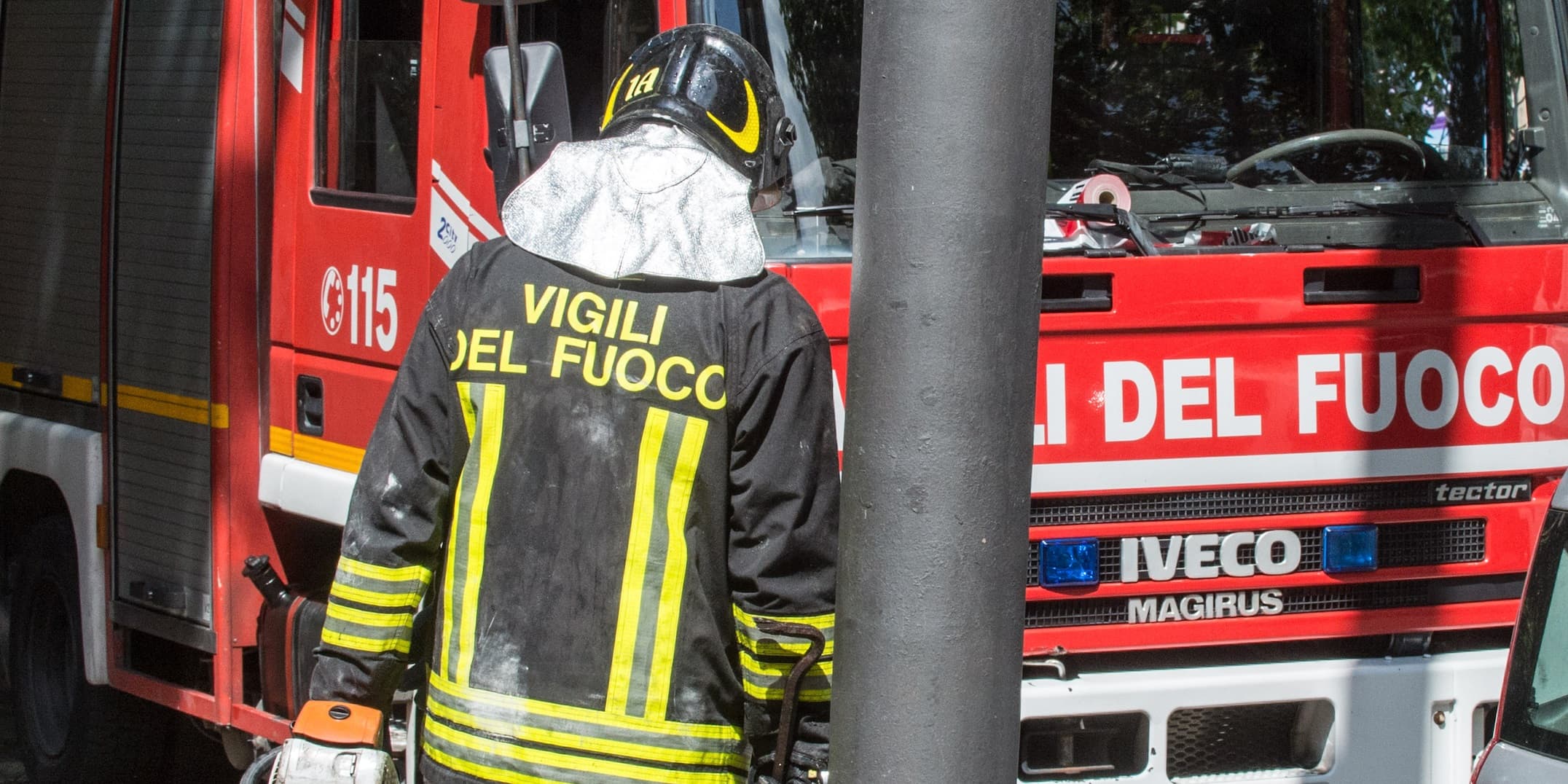 Macabra scoperta nel Catanese, donna di 34 anni trovata morta durante l’intervento per un incendio