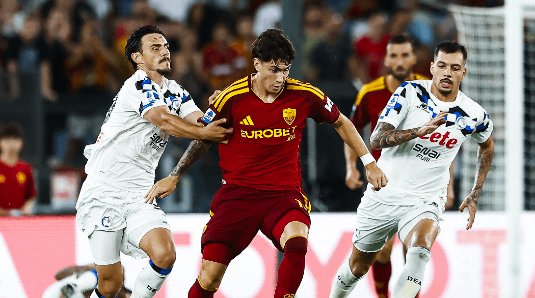 La Roma imita l'Inter: ribalta l'Atalanta nel recupero con Hermoso e Soulè e si prende la vetta