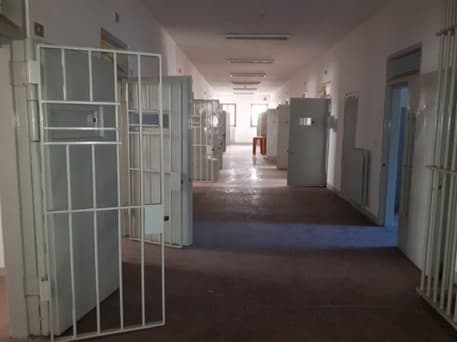 Trapani, presunte violenze in carcere: chiuse le indagini su 31 agenti, esclusa la tortura